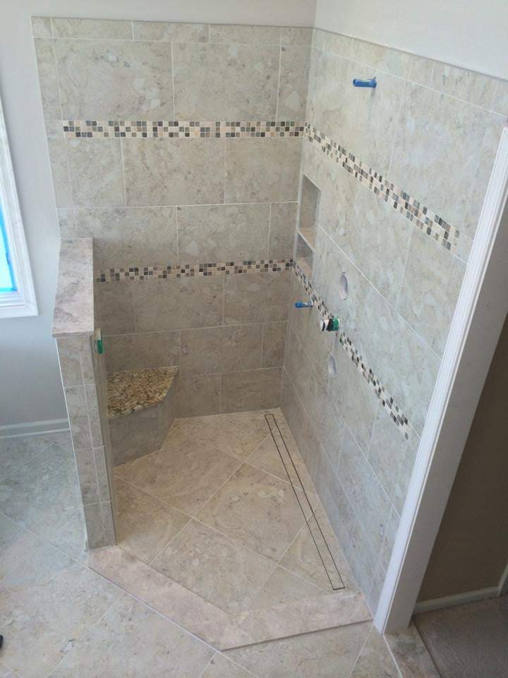 Curbless shower with linear drain